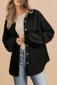 Chaqueta sorprendida abotonada en negro en relieve