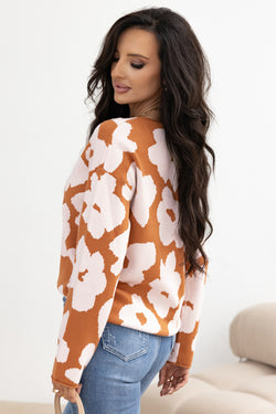 Large brown sweater with long sleeves and round neck with floral pattern