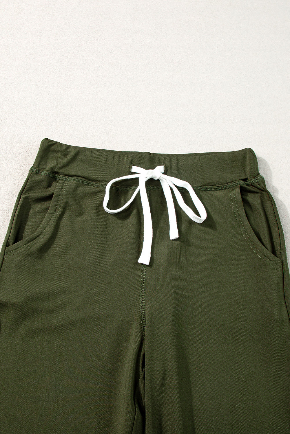 Pantalon de jogging vert mousse avec poches à la taille et cordon de serrage