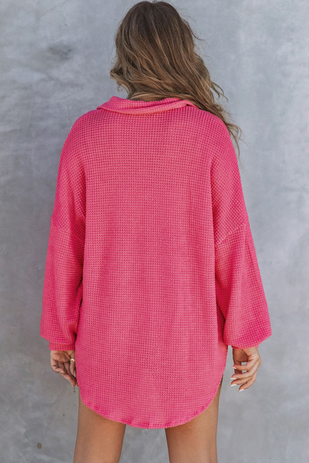 Chemise décontractée boutonnée en tricot gaufré rose