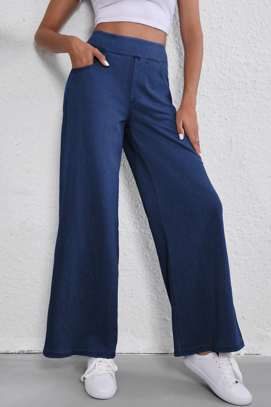 Distlected relaxed jeans with a right leg and washed -out blue veil