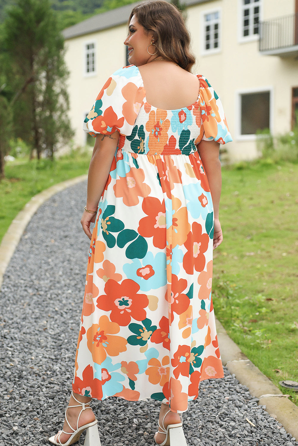 Robe longue orange à imprimé floral froncé de grande taille à col carré