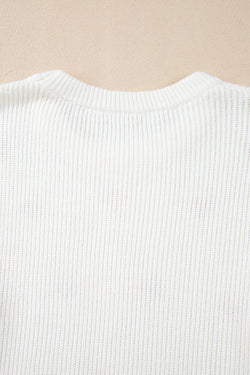 Pull blanc à col rond et épaules tombantes en forme de cœur