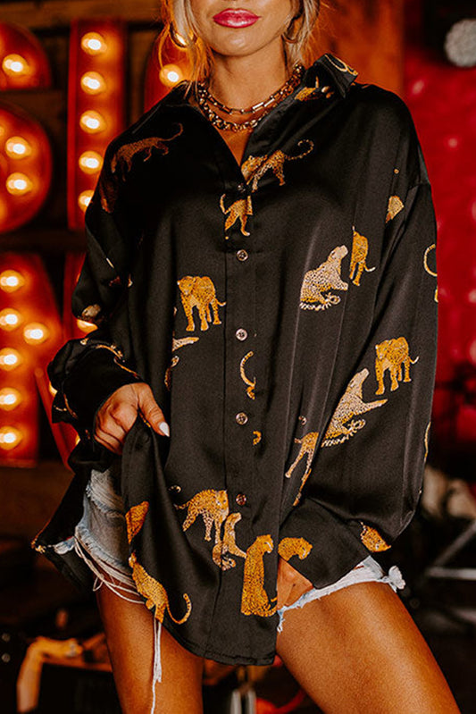 Chemise noire boutonnée en satin à imprimé animal guépard